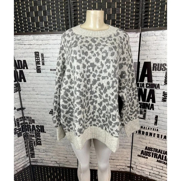 Old Navy Plus 3X Gray-Beige Animal Print Crew Neck Long Raglan Sleeve Sweater - Picture 2 of 6
